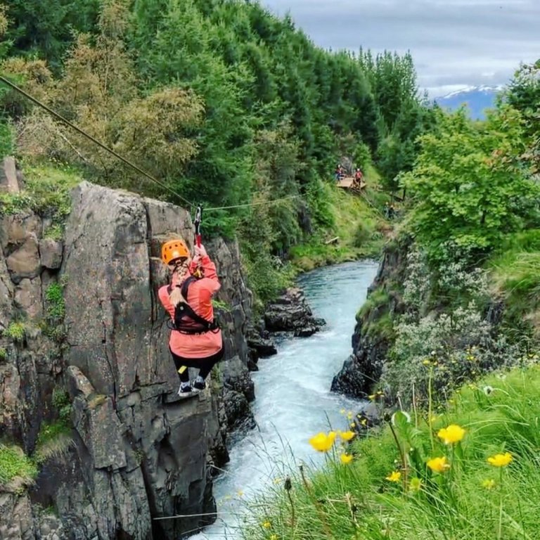 27a5ac30-e4e7-4027-afad-03319c0f3d47