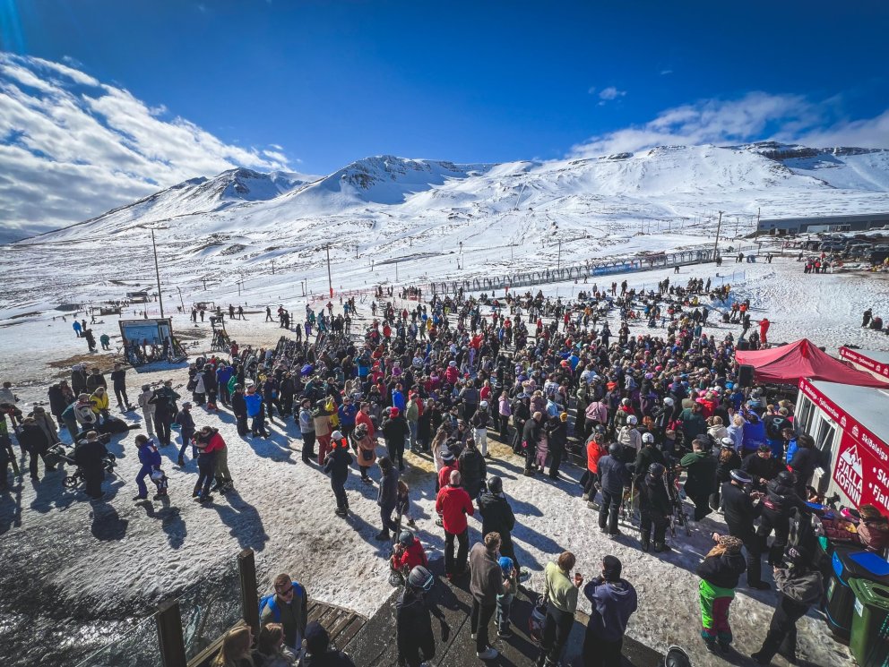 Sunny Skies Mark Easter 2025